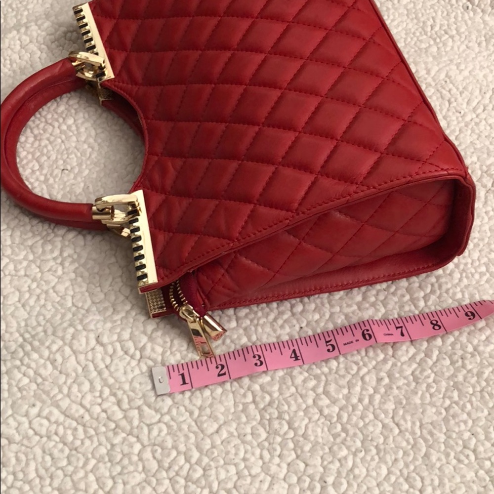 SOLD 🚨 Red Quilted Handbag🚨
